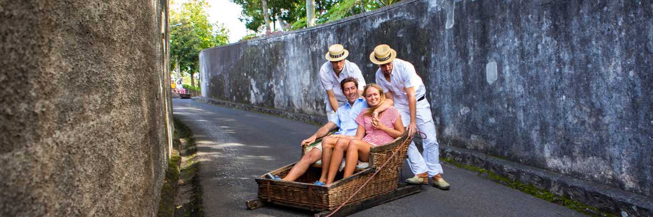 Korbschlittenfahrt in Fuchal