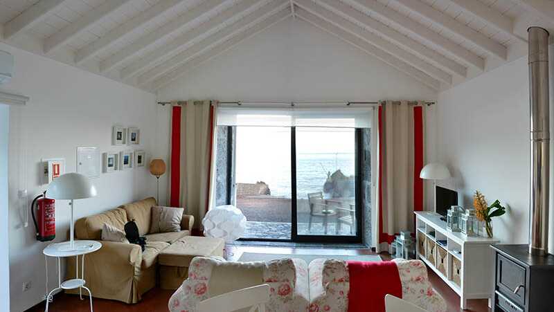 Casa-dos-botes-wohnzimmer-meerblick-azoren