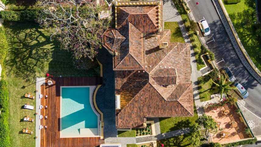 Casa-portuguesa-luxusvilla-azoren-drohnenaufnahme