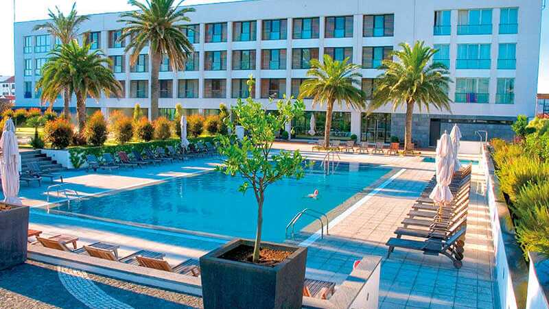 Hotel-azoris-royal-garden-pool-palmen