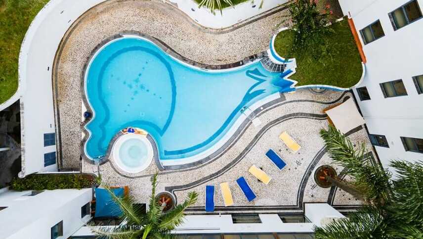 Hotel-do-mar-pool-von-oben