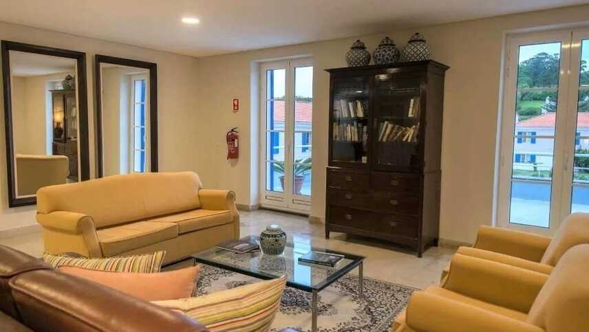 Hotel-faial-garden-bibliothek