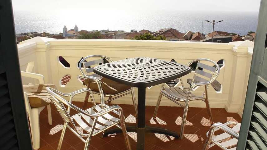 Hotel-savana-balkon-moebliert