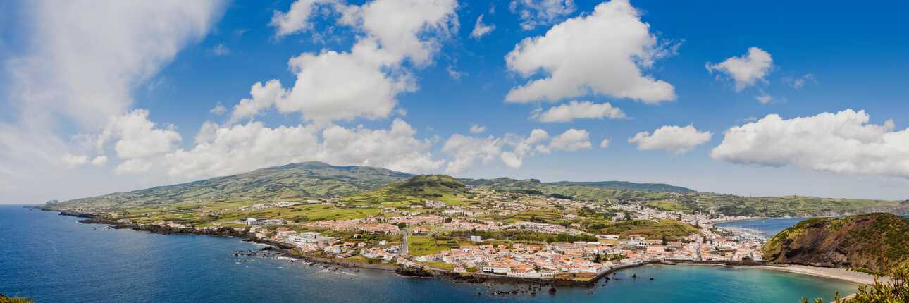 Die Stadt Horta ist wunderschön gelegen