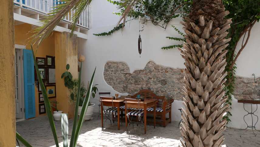 Hotel-migrante-guesthouse-innenhof2