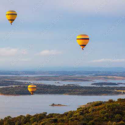 Ein unvergessliches Erlebnis: Ballonfahrt über den größten Stausee Portugals, den Alqueva-See im Alentejo.