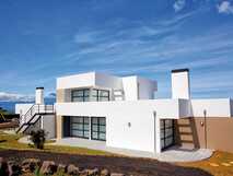 Cantinho das Buganvilias auf São Jorge – modernes Ferienhaus mit Meerblick und ruhiger Lage, ideal für erholsame Auszeiten.