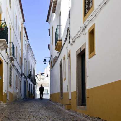 Evora-rua-do-raimundo 059 credit-leoneniel-amatar