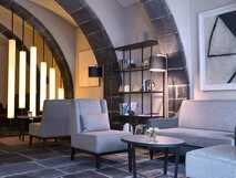 Hotel do Colegio auf Sao Miguel, stilvolles Lounge-Ambiente mit moderner Einrichtung und gemütlicher Atmosphäre für entspannte Urlaubsmomente.