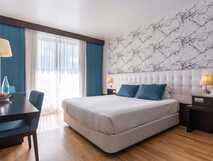 Hotel Vale do Navio auf Sao Miguel, stilvolles und helles Zimmer mit modernem Komfort und gemütlicher Atmosphäre.