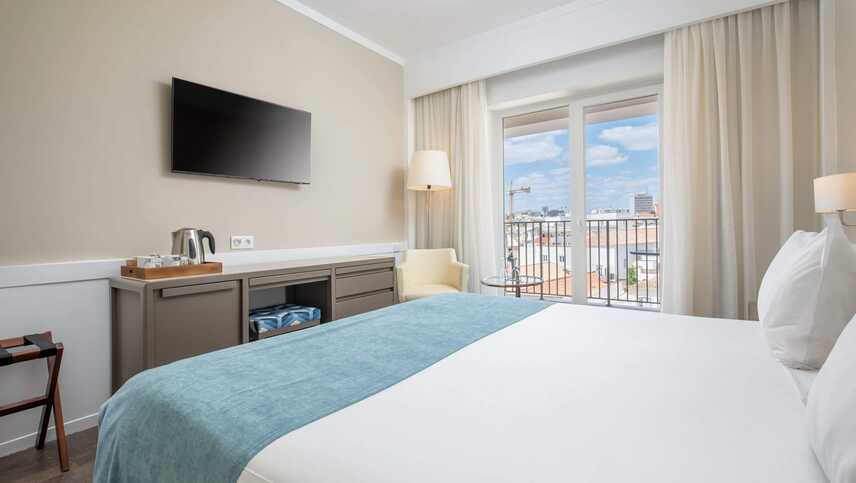 Eva-senses-doppelzimmer-quarto-vista-cidade-3-scaled