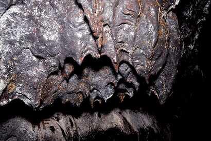 Beeindruckende Stalaktiten in der Gruta das Torres