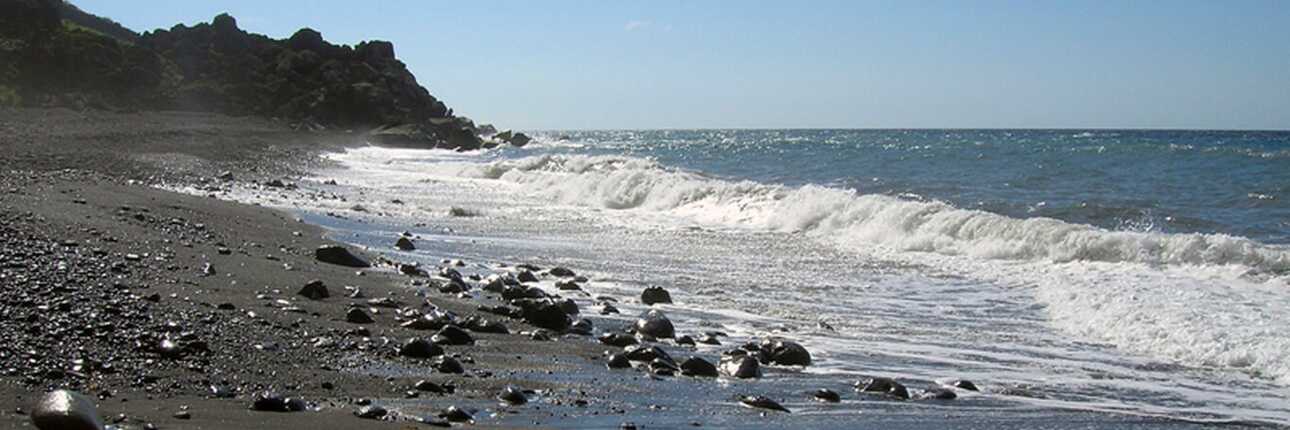Azoren Sehenswürdigkeit - die schwarzen Strände