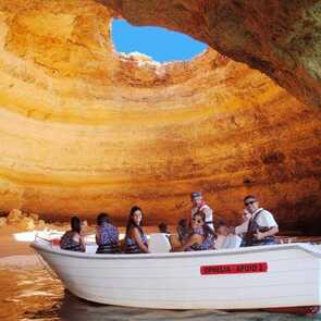 Die Algarve mit dem Katamaran Ophelia und Beiboot erkunden