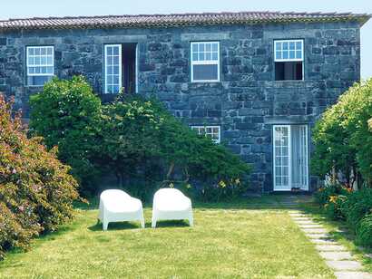Großzügige Gartenanlage der Quinta das Buganillias auf der Azoreninsel Faial