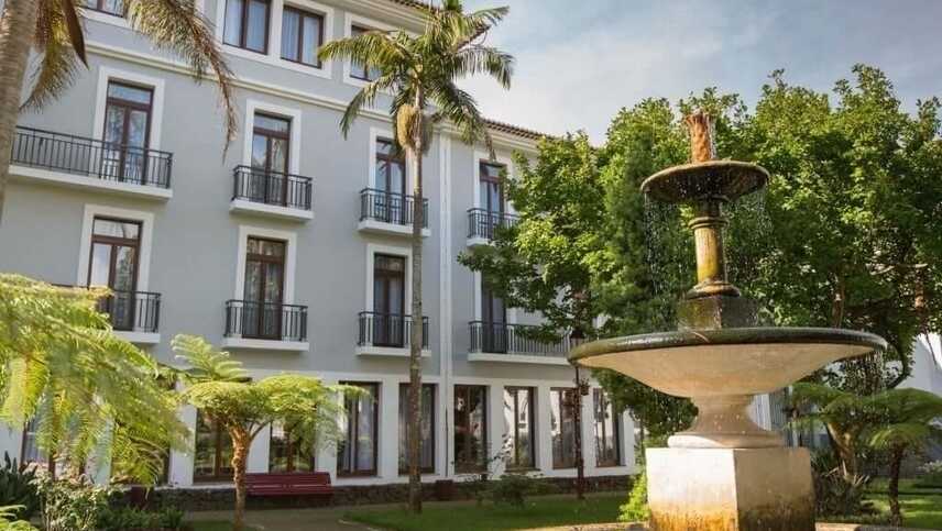 Hotel-azoris-angra-garden-hotel-gartenbrunnen