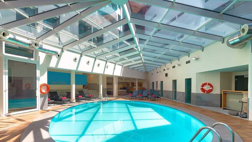 068-hb-indoor-pool 74755940