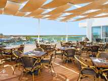 Terrasse mit Blick auf Jachthafen und Lagunenlandschaft im AP Eva Senses 4-Sterne Hotel & Spa in Faro