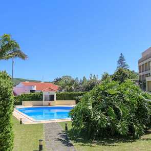 Hotel-horta-gartenanlage-mit-pool