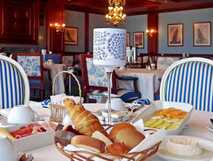 Pestana Bahia Praia Hotel auf Sao Miguel, stilvolles Frühstück mit frischen Backwaren, regionalen Köstlichkeiten und gemütlichem Ambiente