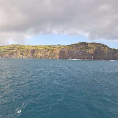 Blick auf die Küste von Faial Azoren