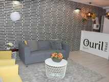 Hotel Ouril Agueda auf Boa Vista, einladend eingerichteter Empfangsbereich mit moderner Dekoration für einen komfortablen Aufenthalt.