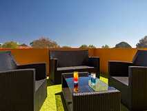 HF Hotel Tuela Porto-Sonnige Außenterrasse mit Sitzgelegenheiten