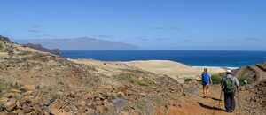 Küstenwanderung durch karge Vulkanlandschaft auf Sao Vicente
