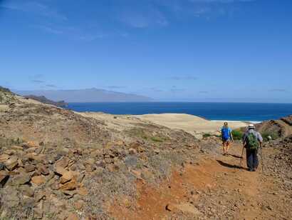 Küstenwanderung durch karge Vulkanlandschaft auf Sao Vicente