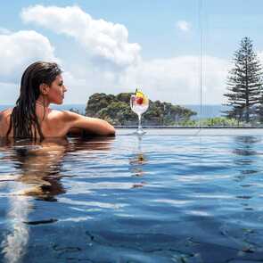 Hotel-aqua-populo-eco-village-infinity-pool