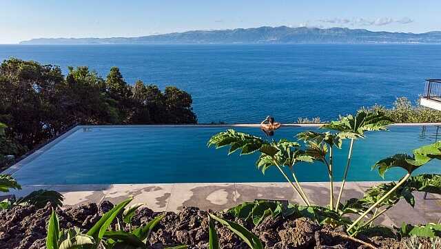 Infinity-pool-lava-homes