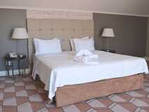 Hotel do Colegio auf Sao Miguel, gemütliches und stilvolles Zimmer mit modernem Komfort für entspannte Nächte bei picotours.