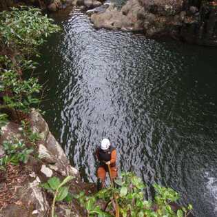 Canyoning-abseilen-wasserfall-flores