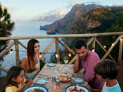 gemeinsam genießen auf Madeira - Essen mit Panoramablick