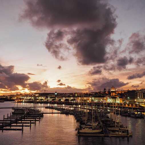 Der Hafen: Lieblingsort in der Azoren Hauptstadt Ponta Delgada