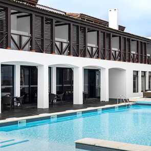 Pousada-forte-da-horta-pool-historisches-hotel-azoren