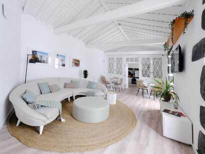 Hotel-boa-nova-hostel-lounge-helles-interieur