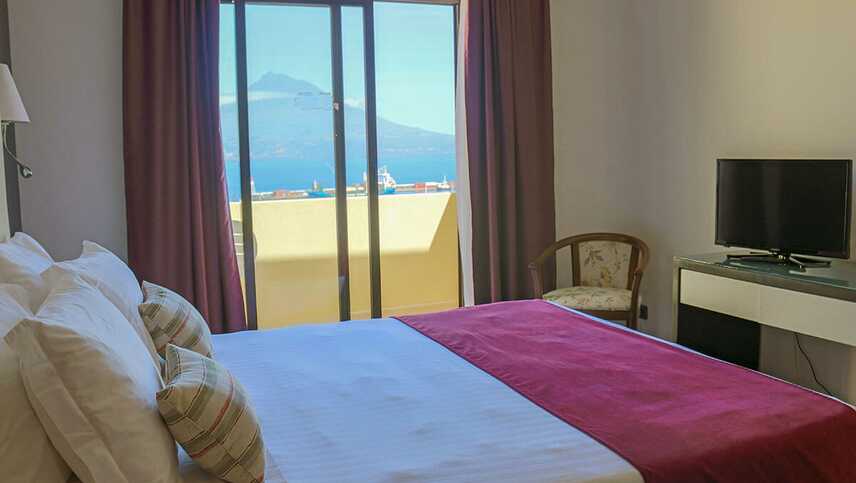 Hotel-horta-zimmer-meerblick