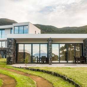 Make-it-happen-farm-pico-modern-nature-retreat