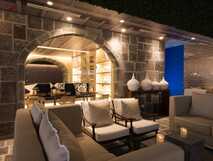 Casa Hintze Ribeiro Aparthotel auf Sao Miguel – stilvoll eingerichtete Lounge mit gemütlicher Atmosphäre und modernem Ambiente.