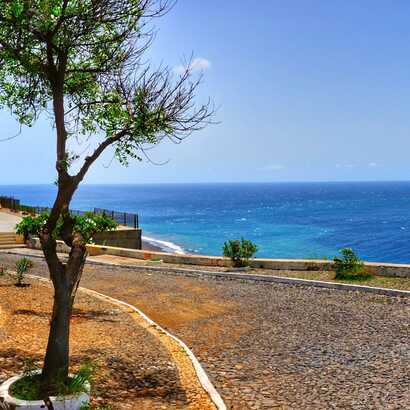 Fogo-inselrundfahrt-strasse-meerblick