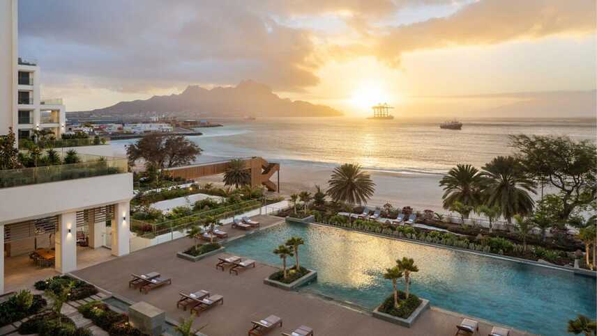 Fp-vxefp-sunset-pool-view-30242 classic-hor