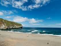 Santa Barbara Eco Beach Resort auf Sao Miguel – Traumhafter Strand mit ruhiger, naturbelassener Atmosphäre und Blick auf den Atlantik