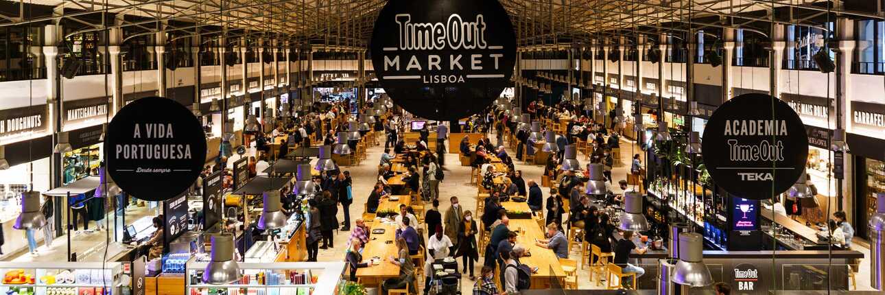 Große Markthalle im Time Out Market Lissabon - unbedingt besichtigen auf Ihrer Lissabon Städtereise