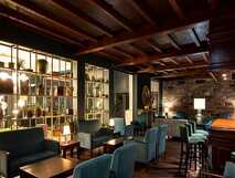 Senhora da Rosa Tradition & Nature Hotel – stilvolle Lounge mit gemütlicher Atmosphäre und rustikalem Charme auf São Miguel.