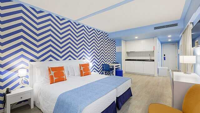 A-terrace-mar-zimmer-und-kitchenette