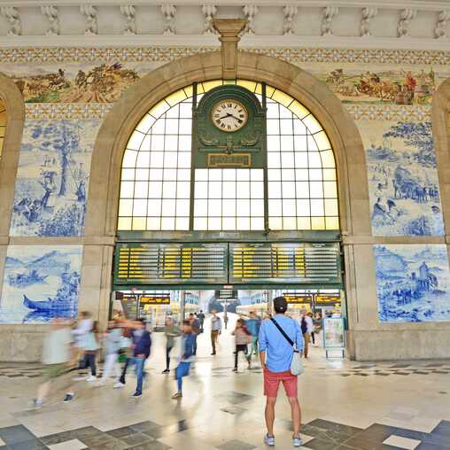 Innenansicht des Bahnhof in Porto: Sao Bento Station