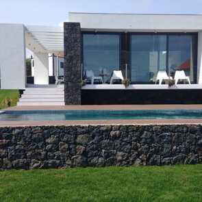 Casa-das-cinco-modern-villa-pool-front-azoren