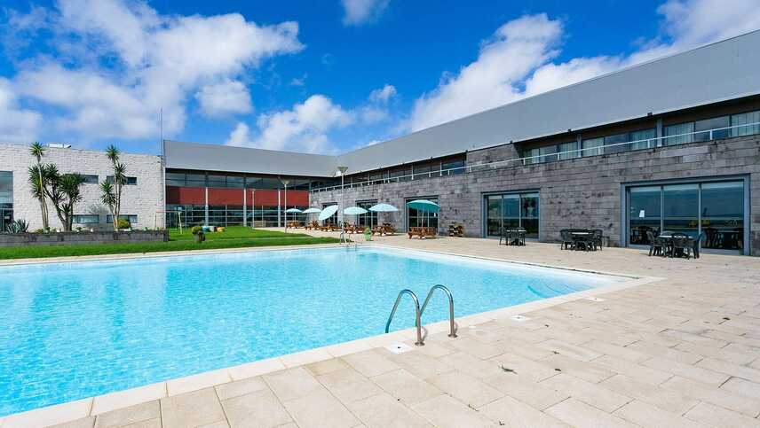 Colombo-hotel-santa-maria-azoren-poolanlage