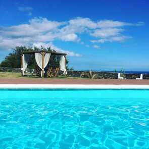 Hotel-alluar-lodge-pool-mit-meerblick